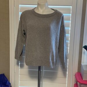 Elegant Gray Women's Crew Neck Sweater